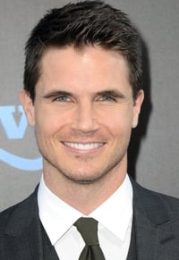 Robbie Amell